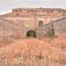 ...per una parte del cammino affiancata dallingresso a un tunnel, che costituiva  laccesso diretto dei carri alle cantine sottostanti